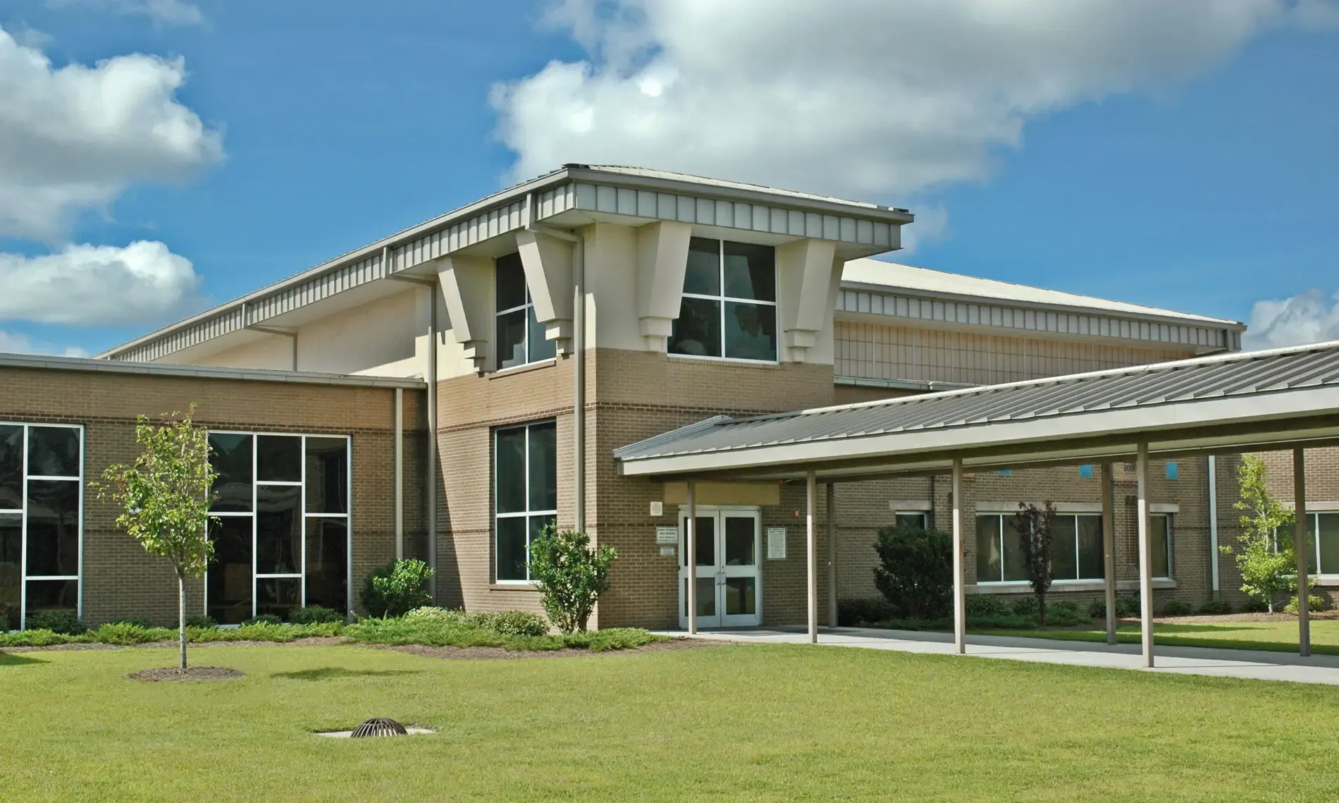 George W. DeRenne Middle School: photo 3 of 4
