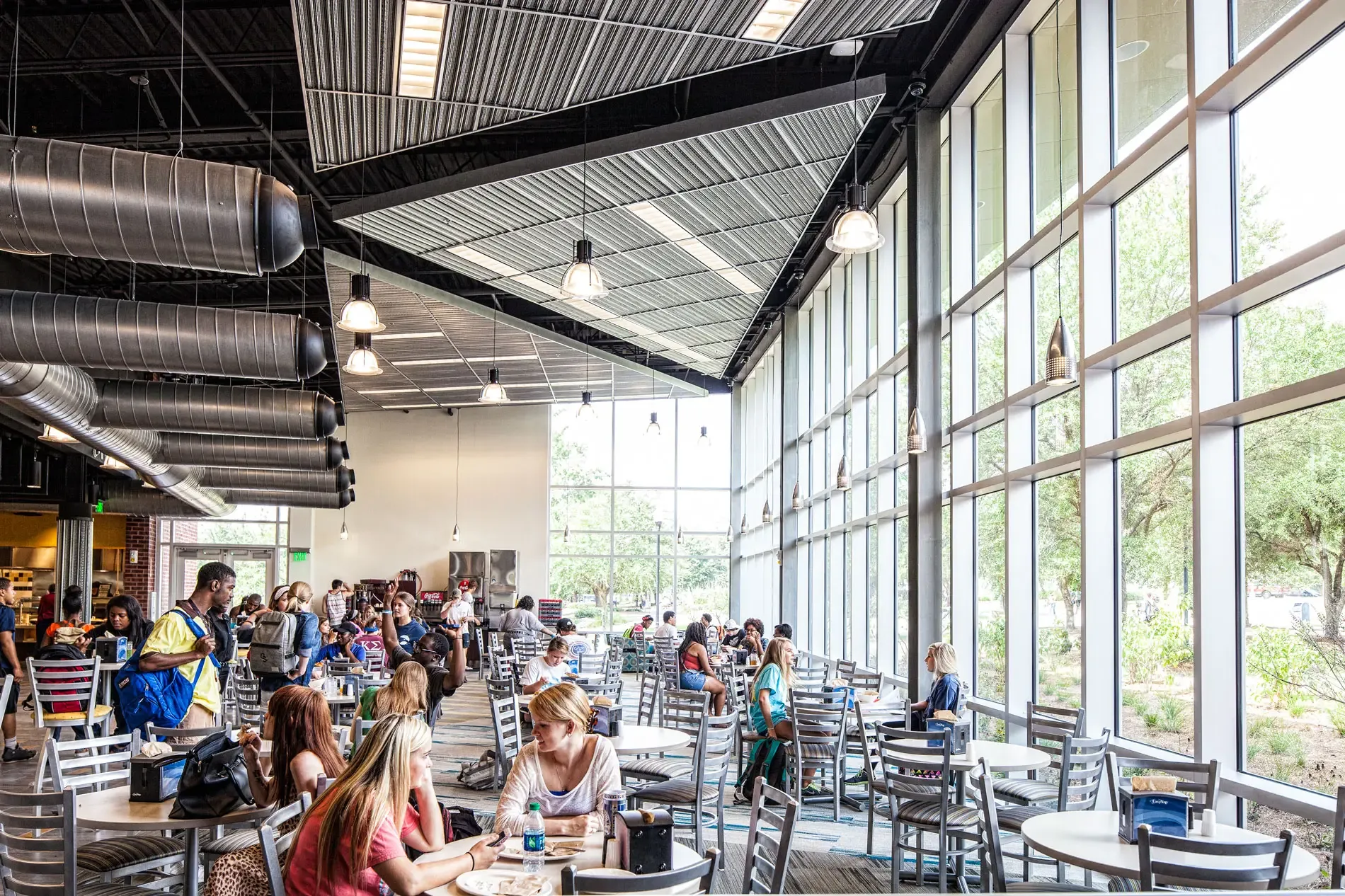 Lakeside Cafe: dining area
